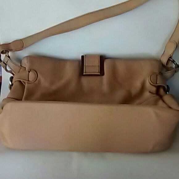 Beautiful Large  Bag in Classic Camel - Picture 3 of 5